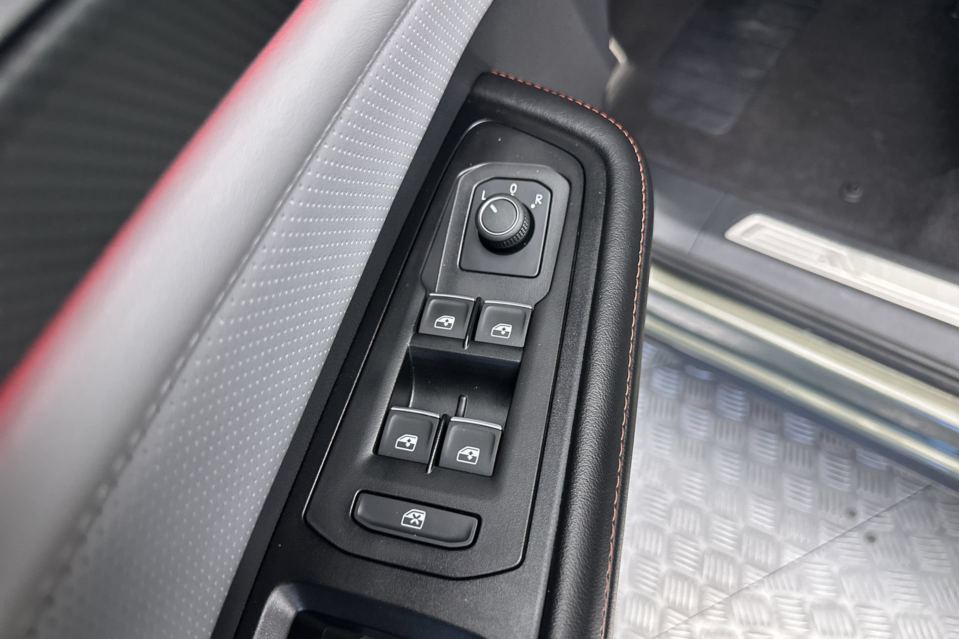 Used 2024 Volkswagen Atlas Peak Edition SE AWD/4WD image 15
