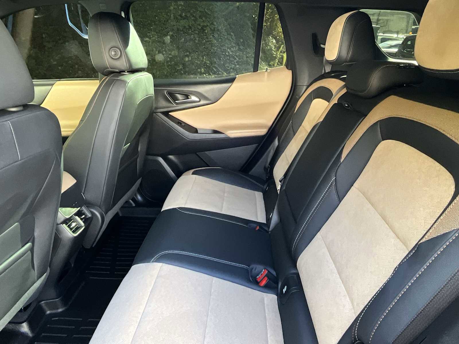 Certified 2025 Chevrolet Equinox ACTIV w/ Safety and Technology Package image 24