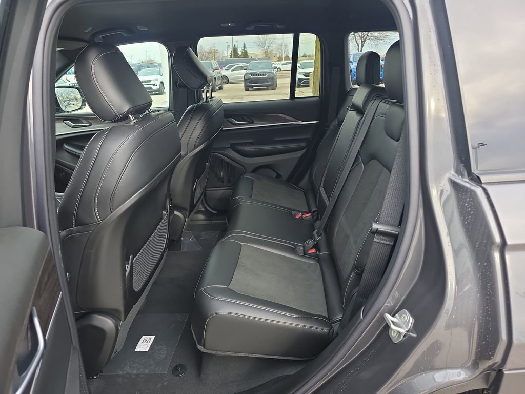 New 2026 Jeep Grand Cherokee Altitude image 9