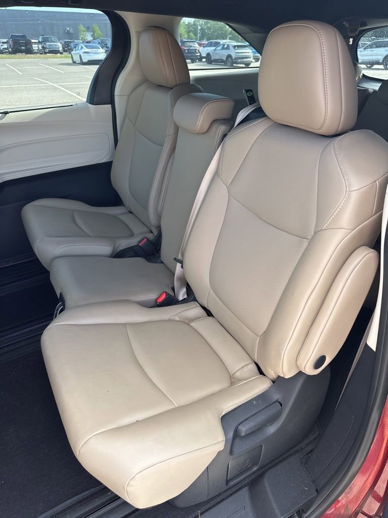 Used 2021 Toyota Sienna XLE FWD image 21