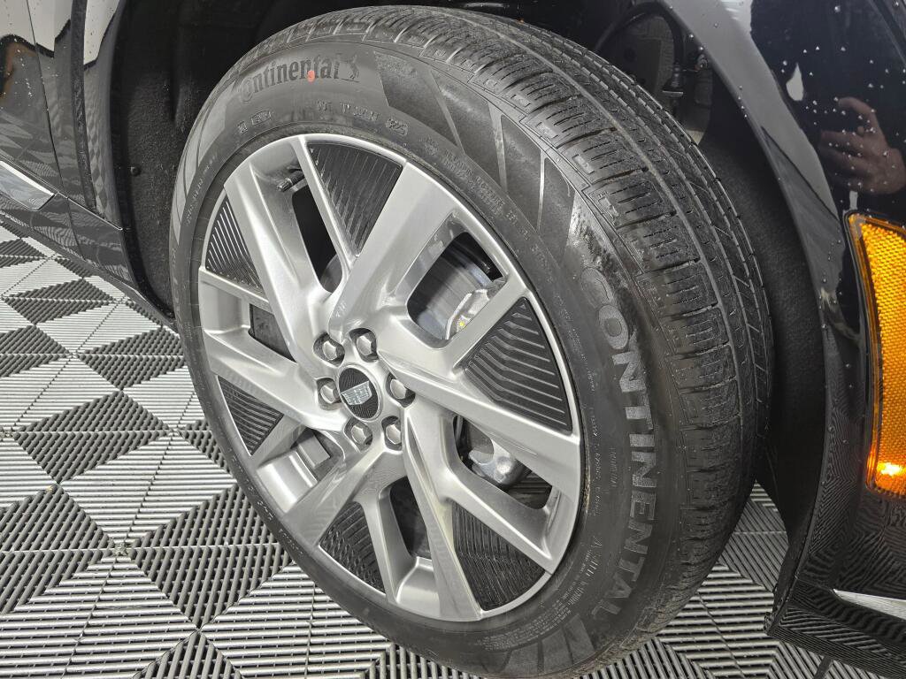 New 2026 Cadillac Optiq Luxury 1 image 16