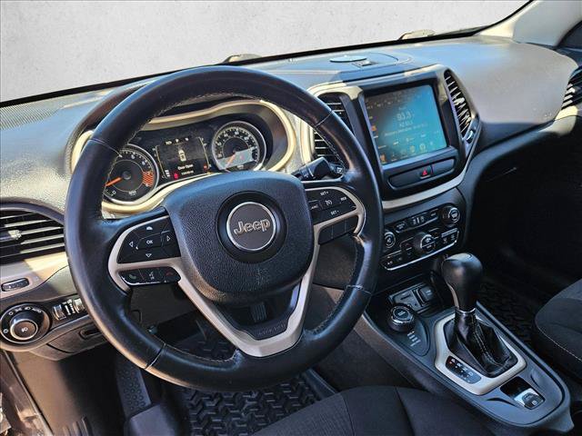 Used 2015 Jeep Cherokee Latitude w/ Comfort/Convenience Group AWD/4WD image 13