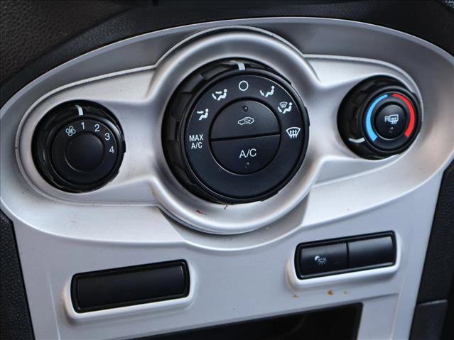 Used 2015 Ford Fiesta SE FWD image 19