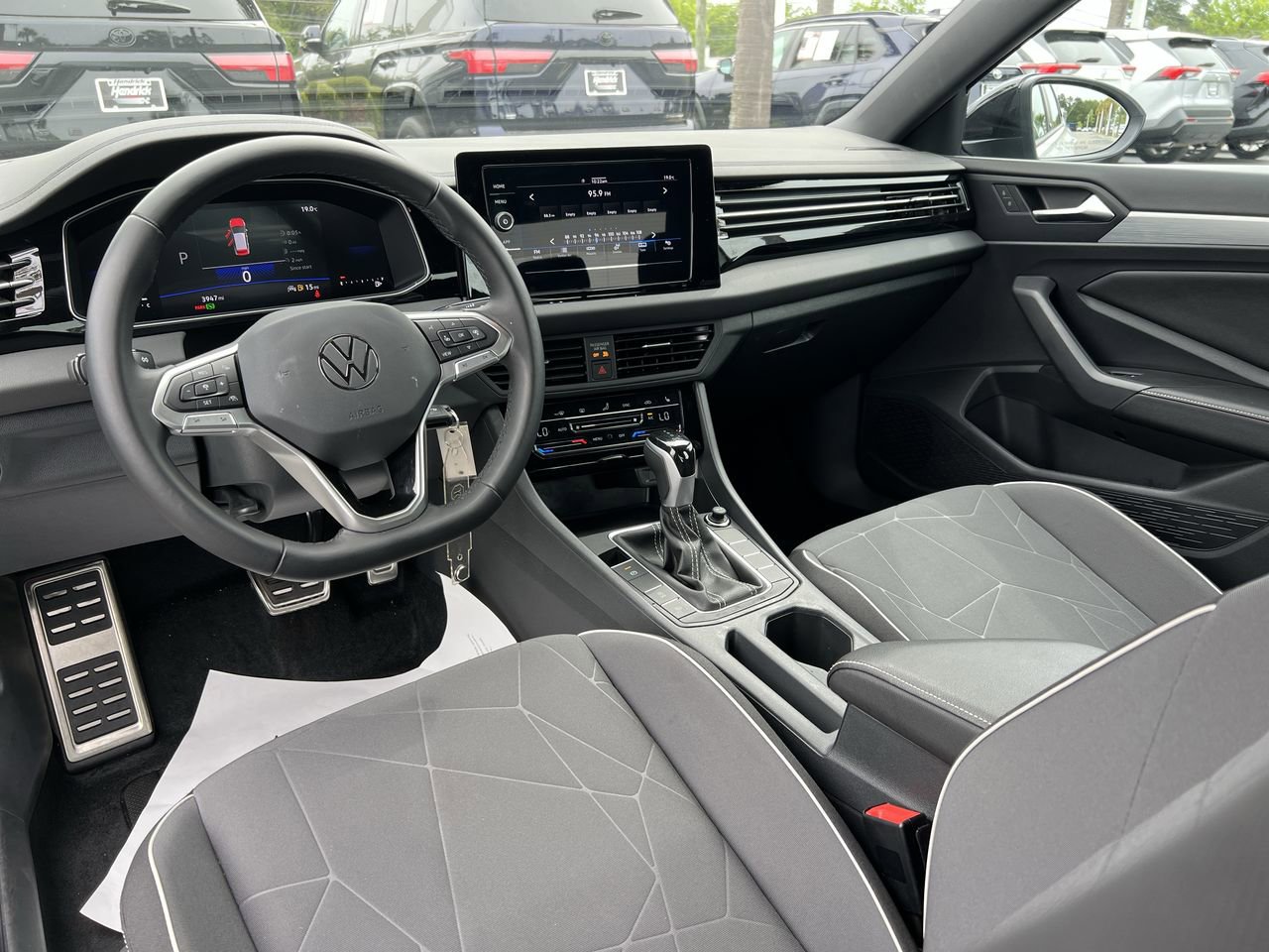 Used 2025 Volkswagen Jetta Sport image 30