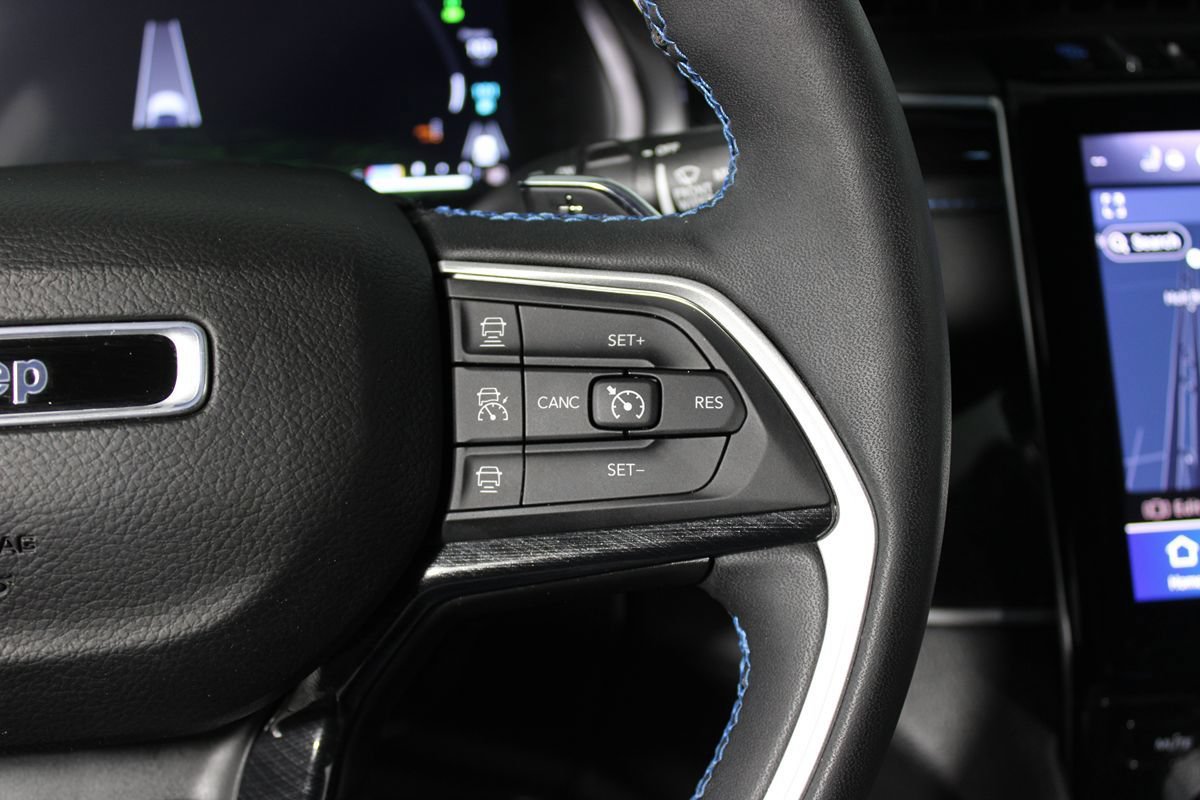 Used 2023 Jeep Grand Cherokee Trailhawk AWD/4WD image 18