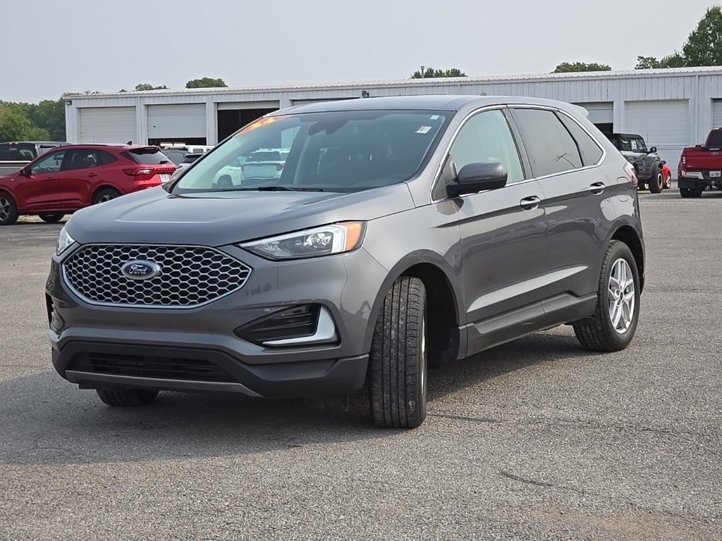 Used 2024 Ford Edge SEL image 3