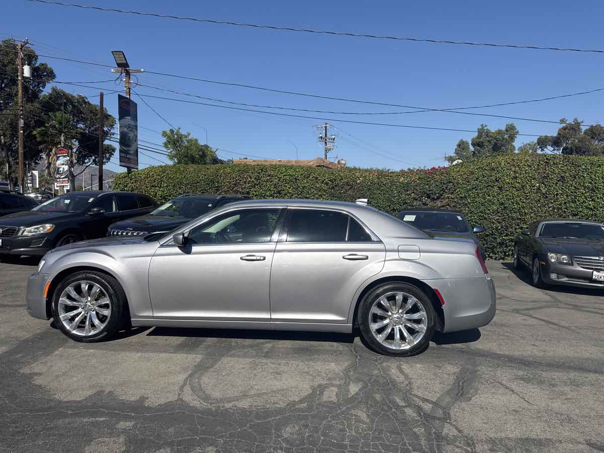 Used 2016 Chrysler 300 Limited image 4