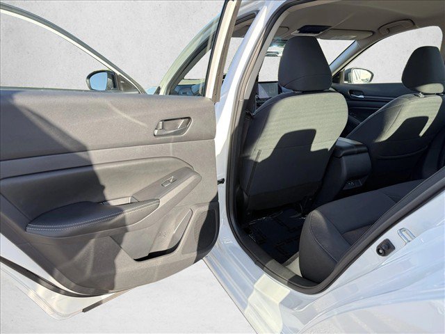 Used 2025 Nissan Altima 2.5 SV FWD image 19