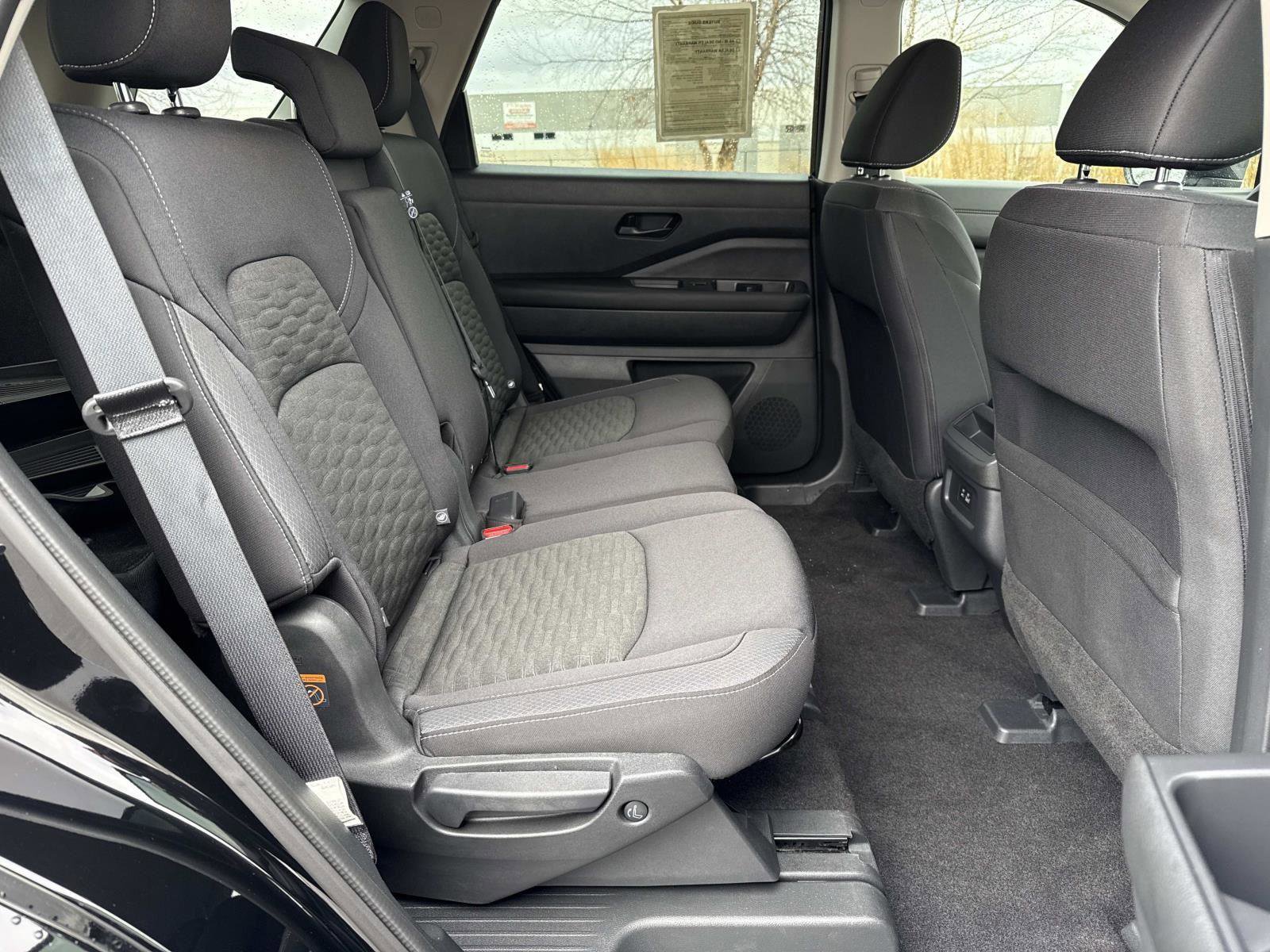 Used 2024 Nissan Pathfinder S image 20