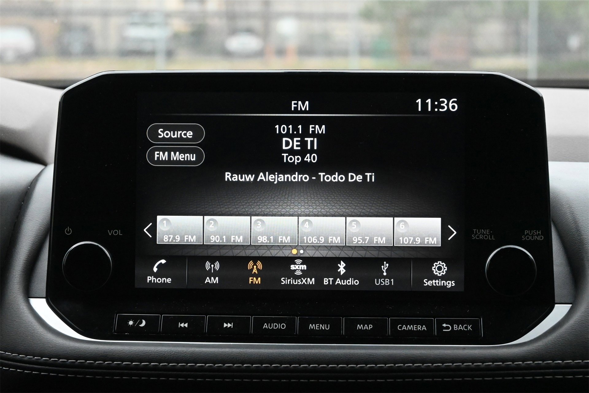 Used 2023 Nissan Rogue SL w/ SL Premium Package image 12