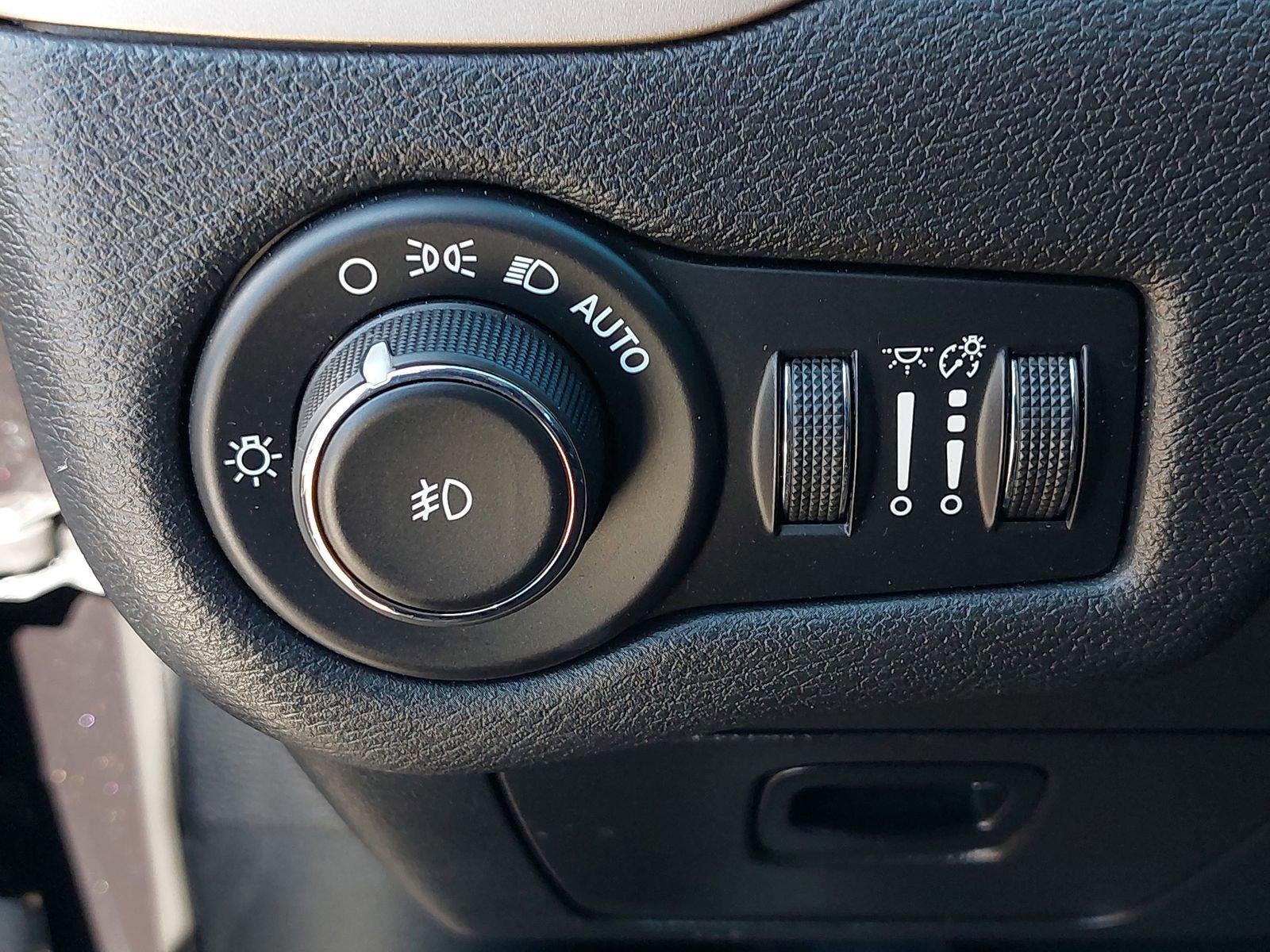 Used 2016 Jeep Cherokee 75th Anniversary image 26