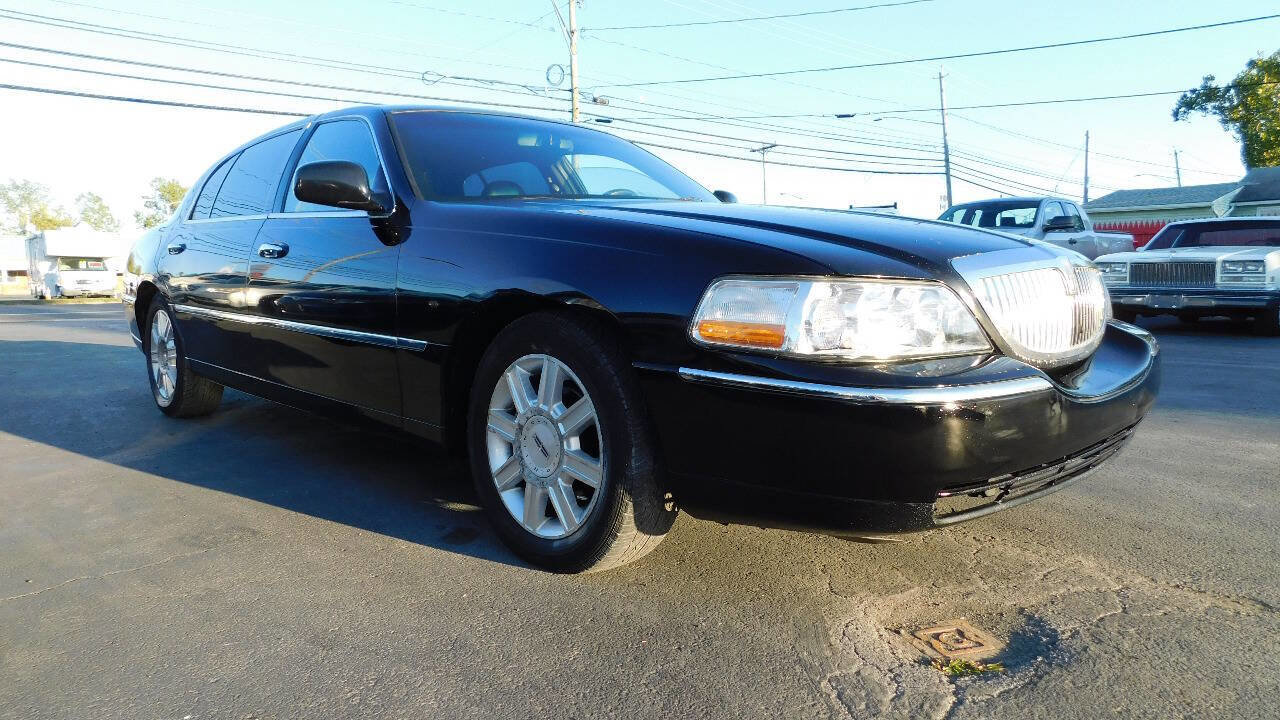Used 2007 Lincoln Town Car Executive L