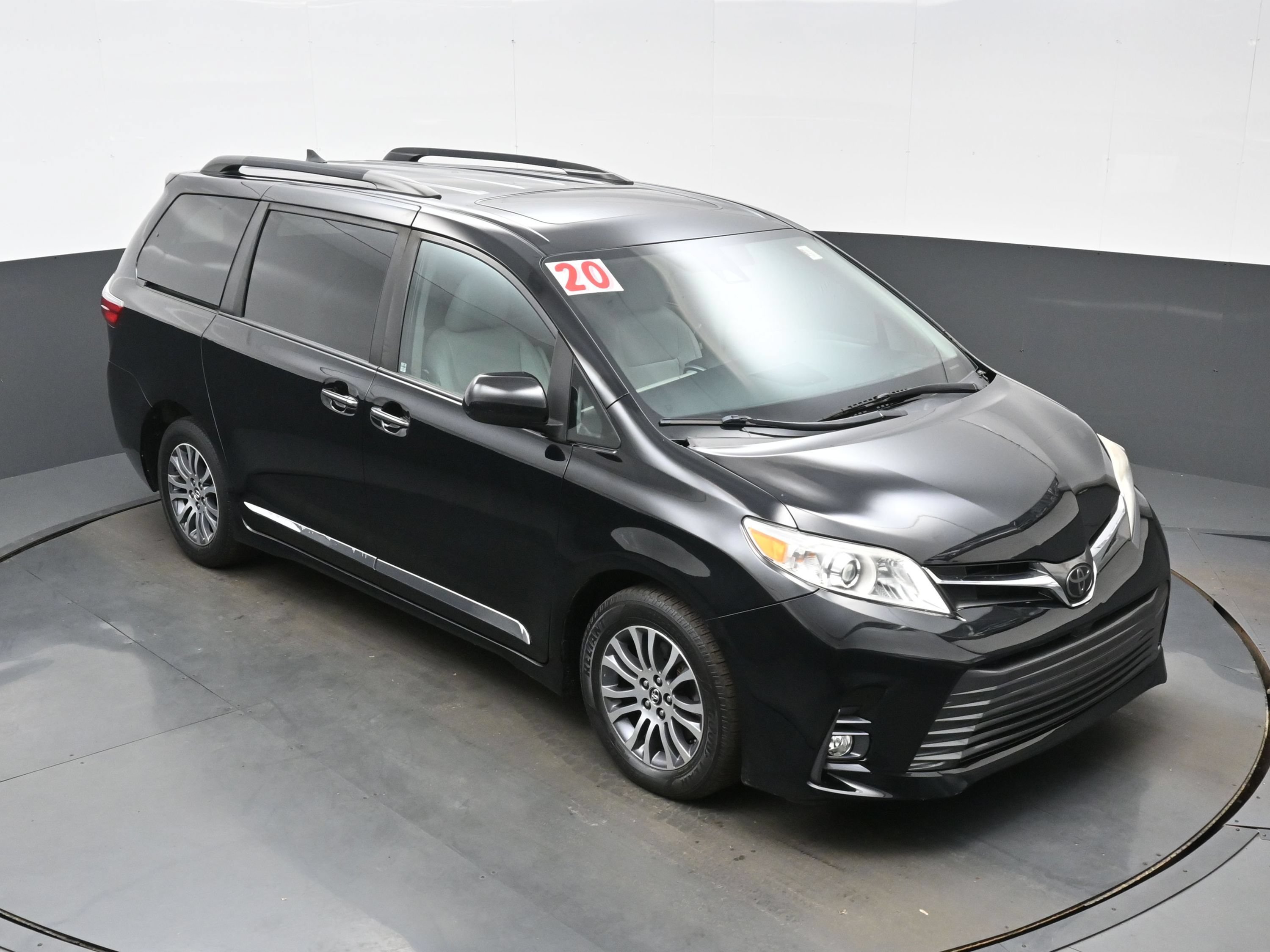 Used 2020 Toyota Sienna XLE FWD image 33