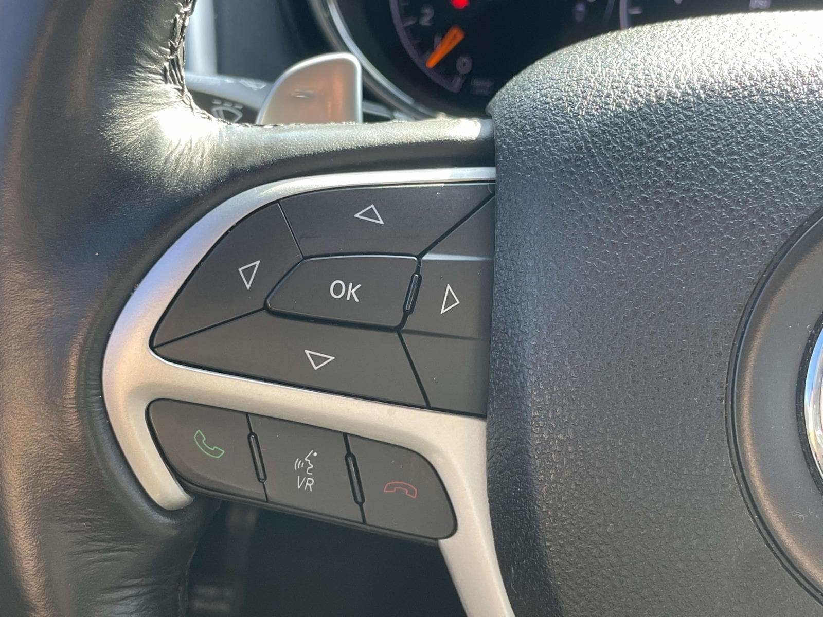 Used 2015 Jeep Grand Cherokee High Altitude RWD image 22