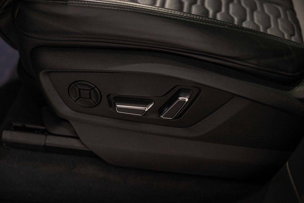 Used 2022 Audi RS Q8 w/ Carbon Optic Package image 24