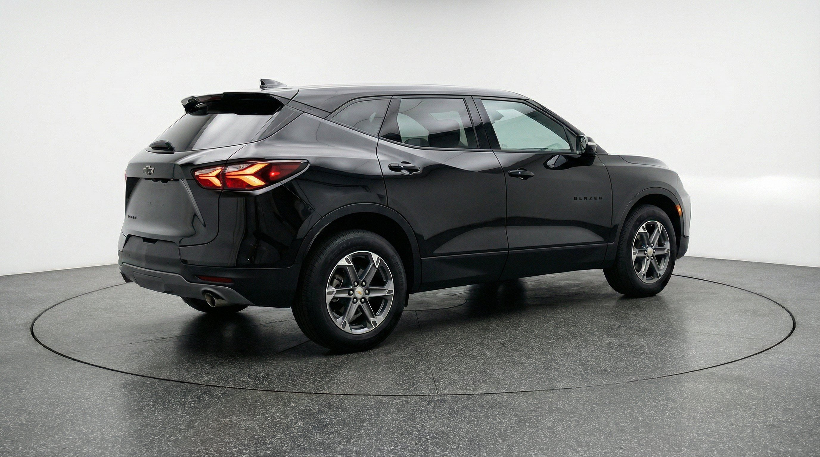 Used 2025 Chevrolet Blazer LT FWD image 9