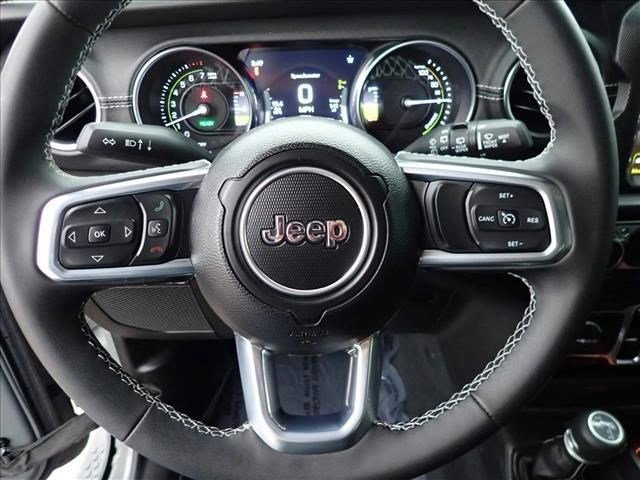 Used 2023 Jeep Wrangler Unlimited Sahara AWD/4WD image 11