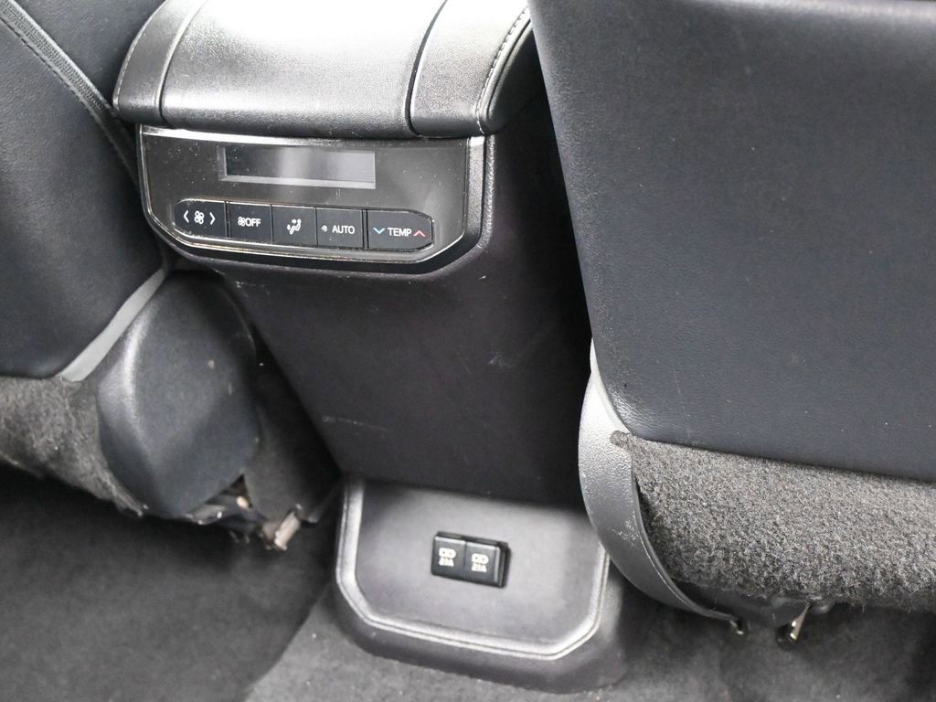 Used 2021 Toyota Highlander XLE FWD image 41