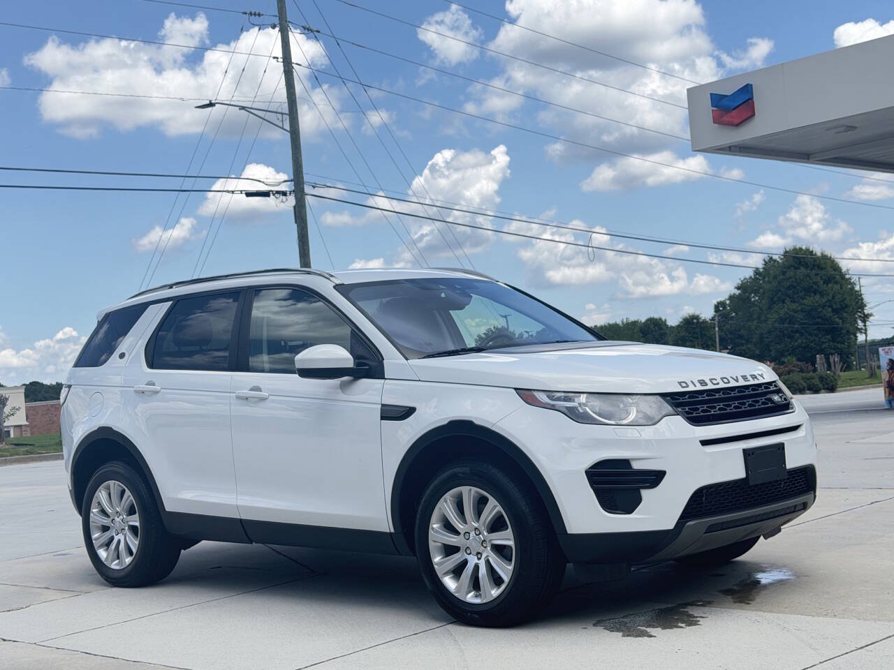 Used 2017 Land Rover Discovery Sport SE AWD/4WD image 3