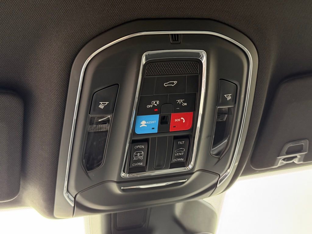 Used 2024 Jeep Grand Cherokee Altitude image 28