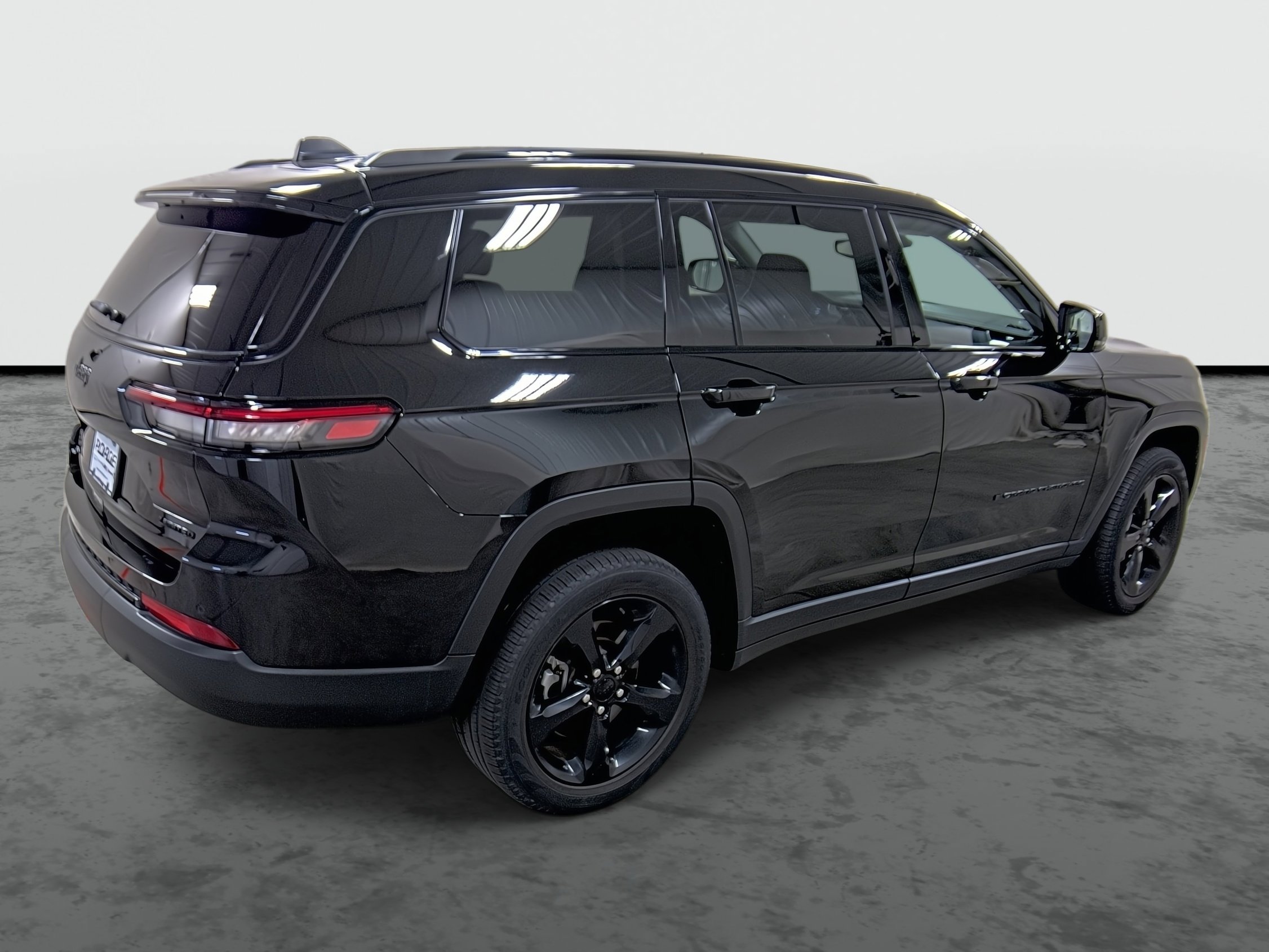 Used 2022 Jeep Grand Cherokee L Limited w/ Black Appearance Package AWD/4WD image 4