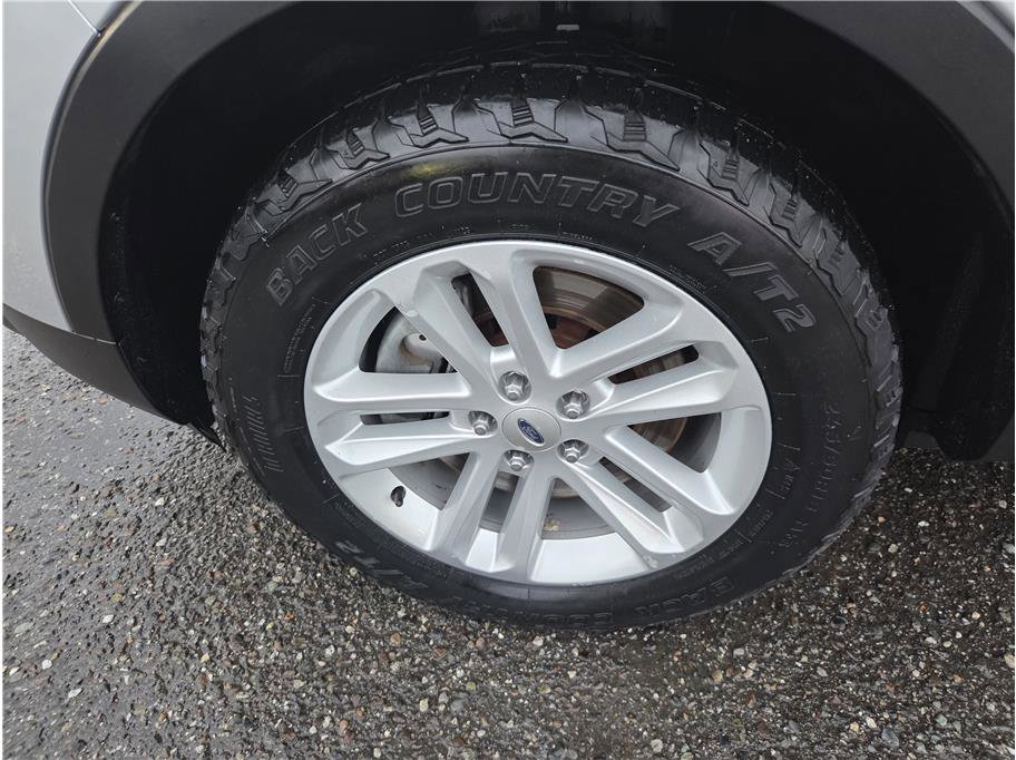 Used 2015 Ford Explorer XLT w/ Equipment Group 202B image 9