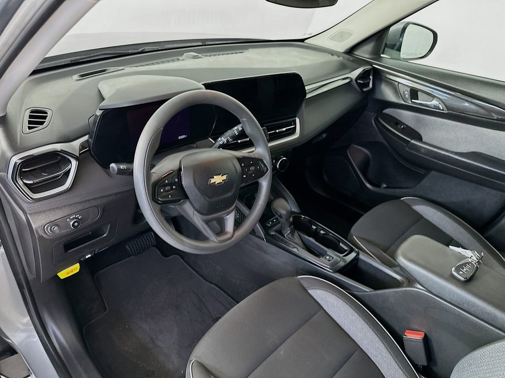Used 2025 Chevrolet TrailBlazer LT AWD/4WD image 29