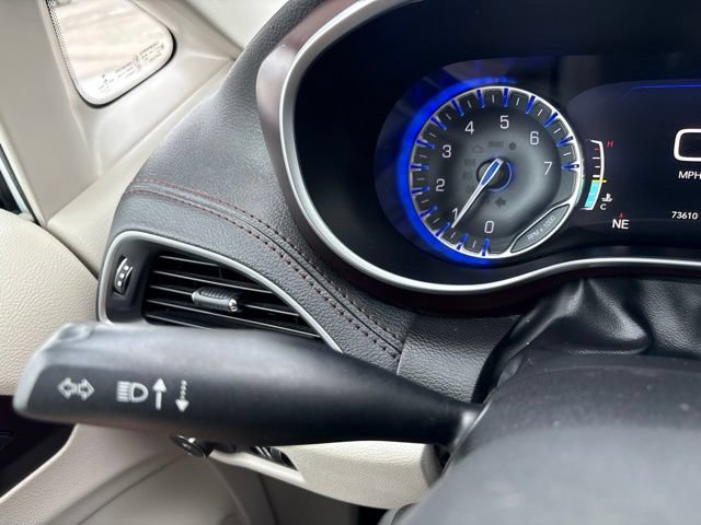 Used 2018 Chrysler Pacifica Limited w/ Tire & Wheel Group FWD image 25