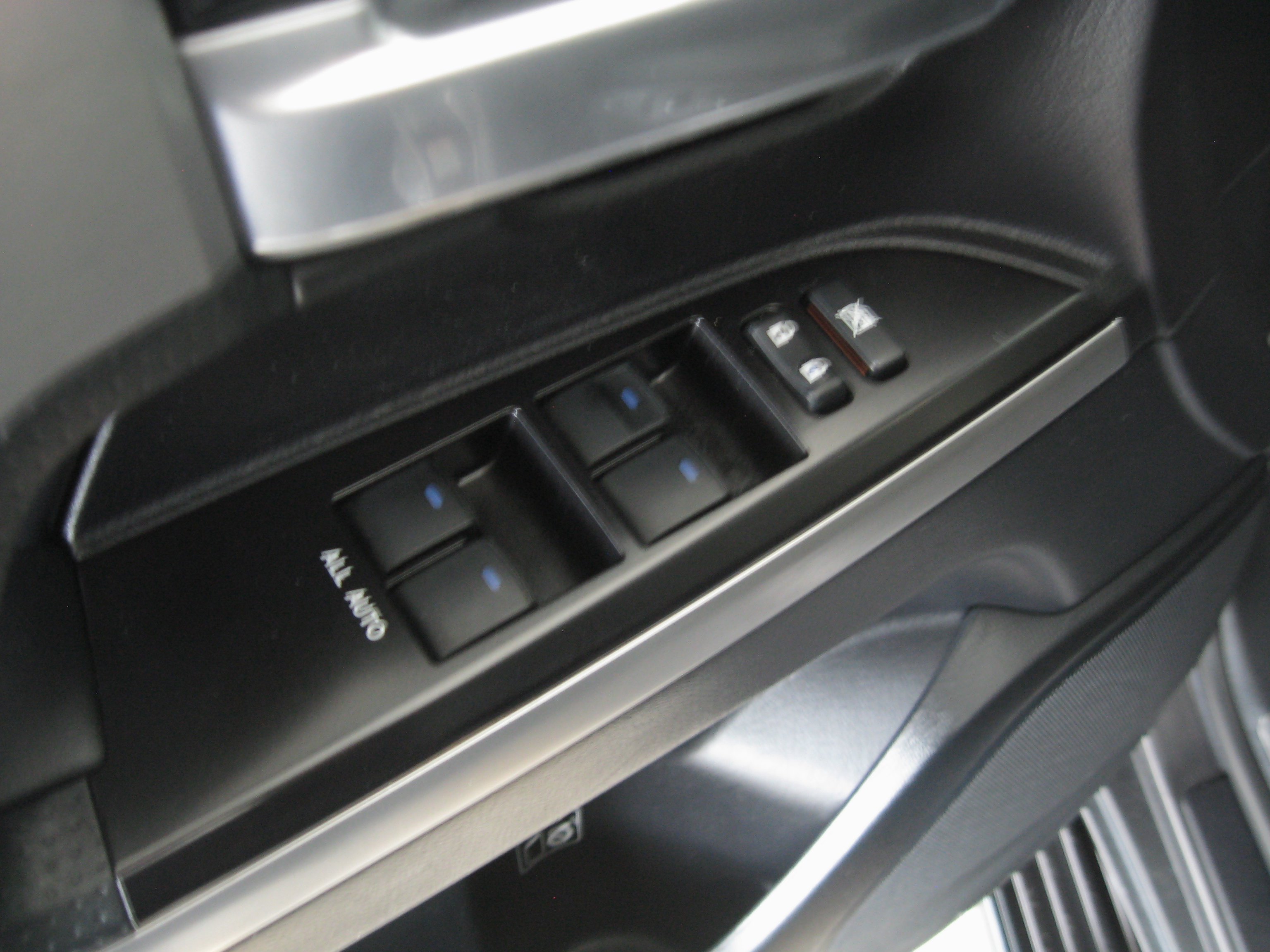 Used 2018 Toyota Land Cruiser image 13