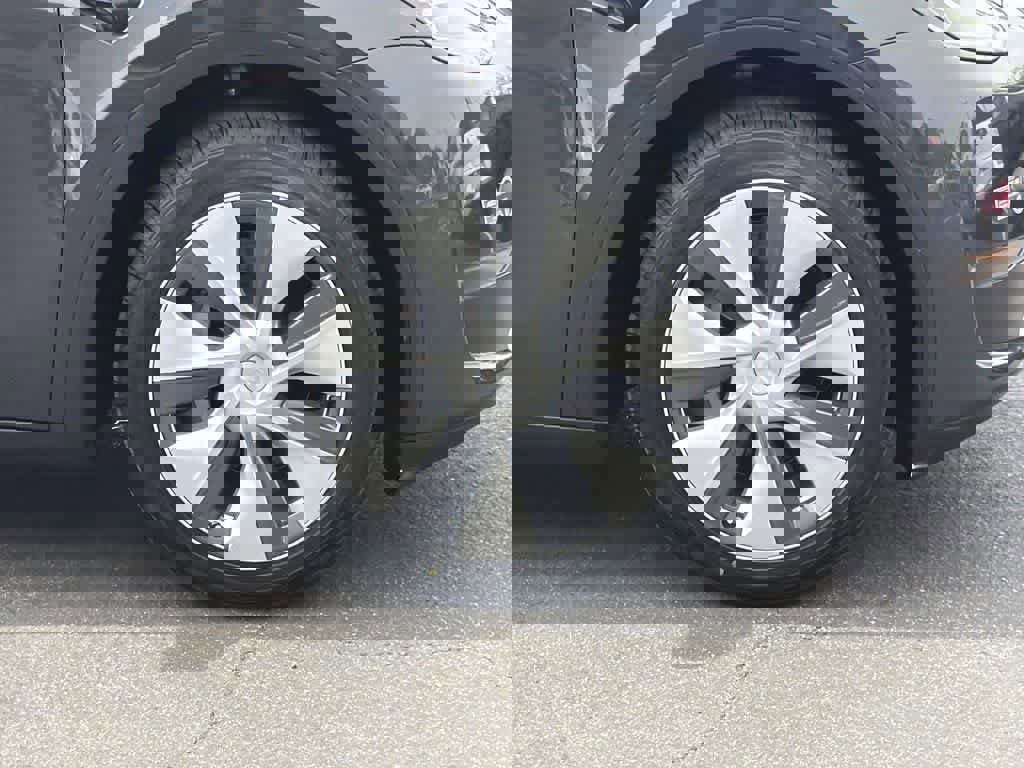 Used 2024 Tesla Model Y Long Range AWD/4WD image 43