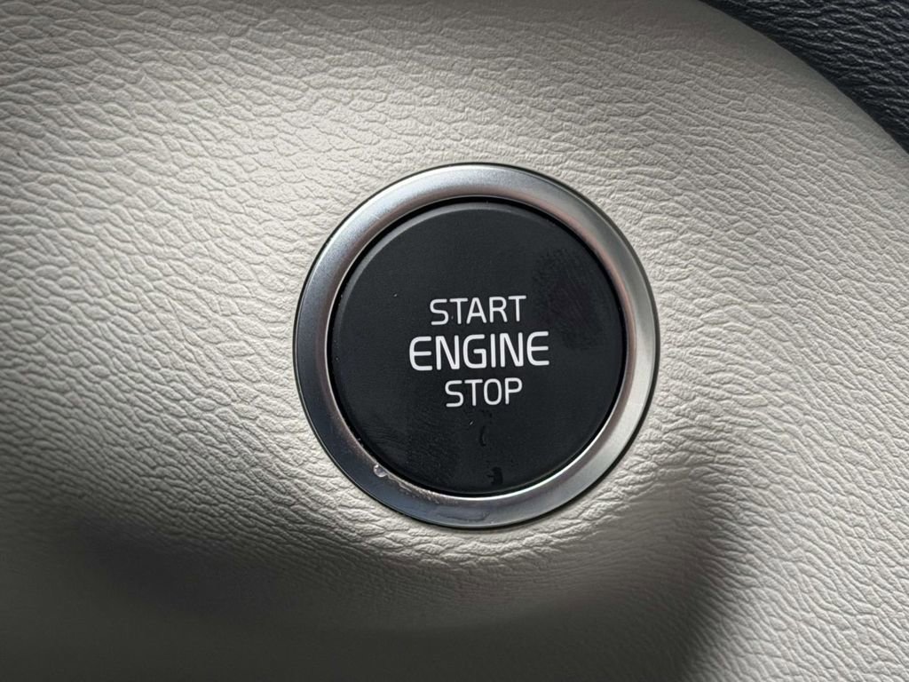 New 2026 Volvo XC40 B5 Ultra w/ Protection Package Premier image 7