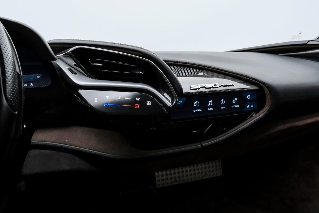 Used 2022 Ferrari SF90 Spider image 32