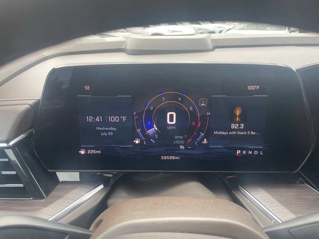 Used 2025 Chevrolet Suburban LT RWD image 14