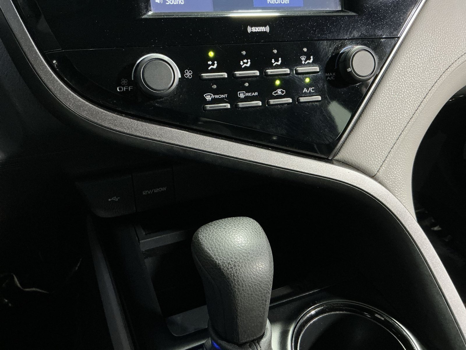 Used 2020 Toyota Camry LE FWD image 21