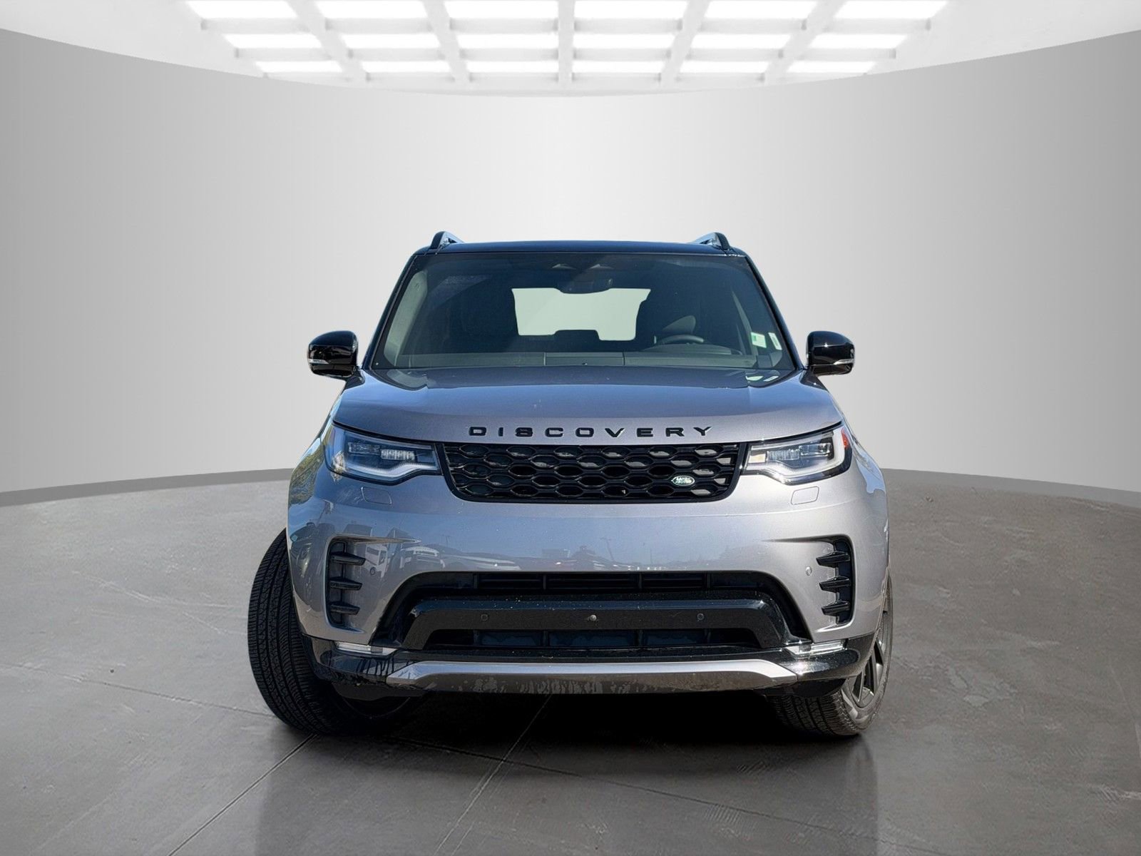 Used 2025 Land Rover Discovery Dynamic SE image 2