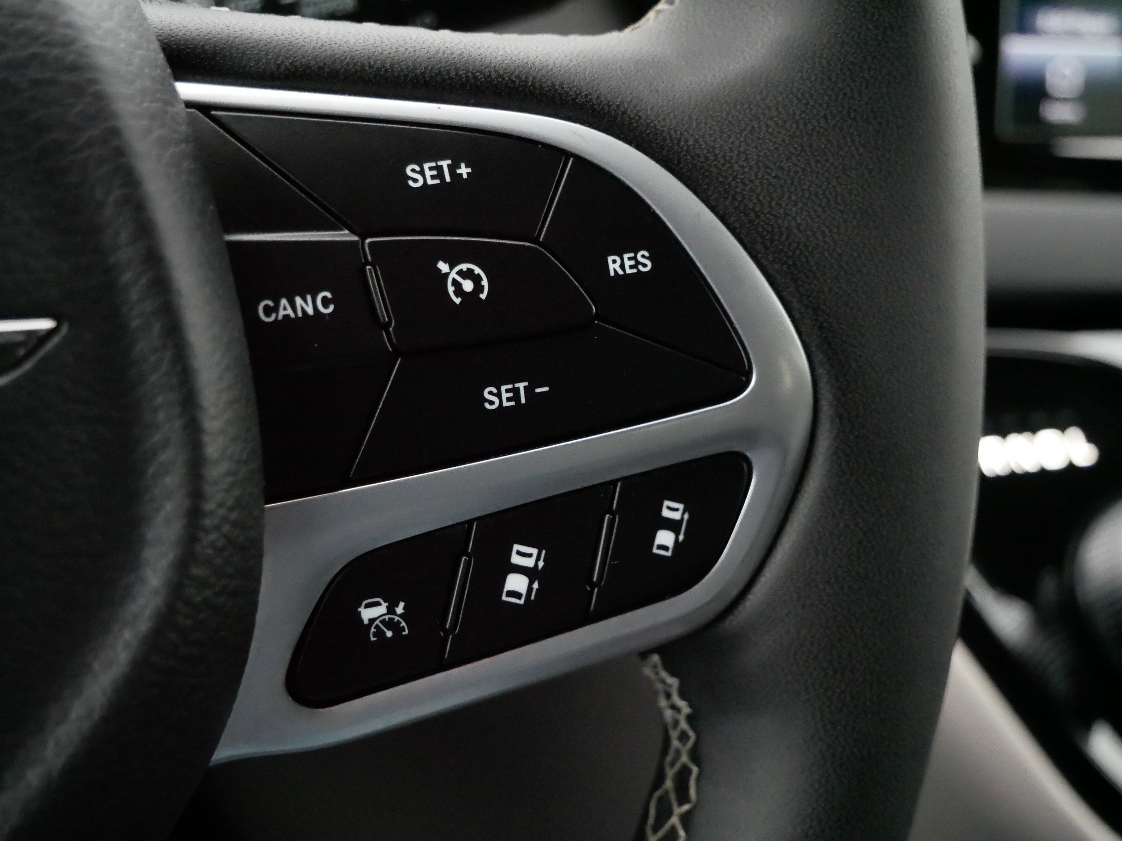 Used 2024 Chrysler Pacifica Touring-L image 25