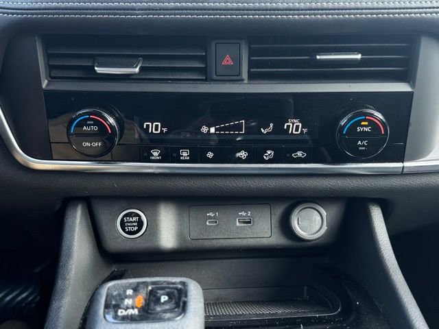 Used 2023 Nissan Rogue SV image 31