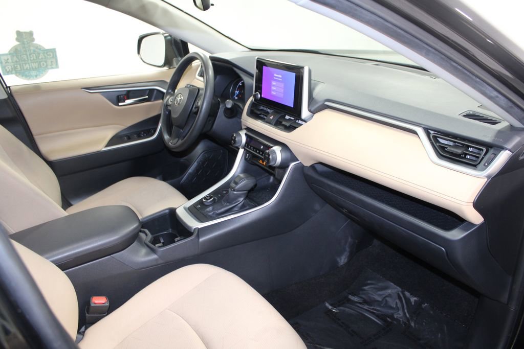 Used 2023 Toyota RAV4 XLE w/ Convenience Package image 28