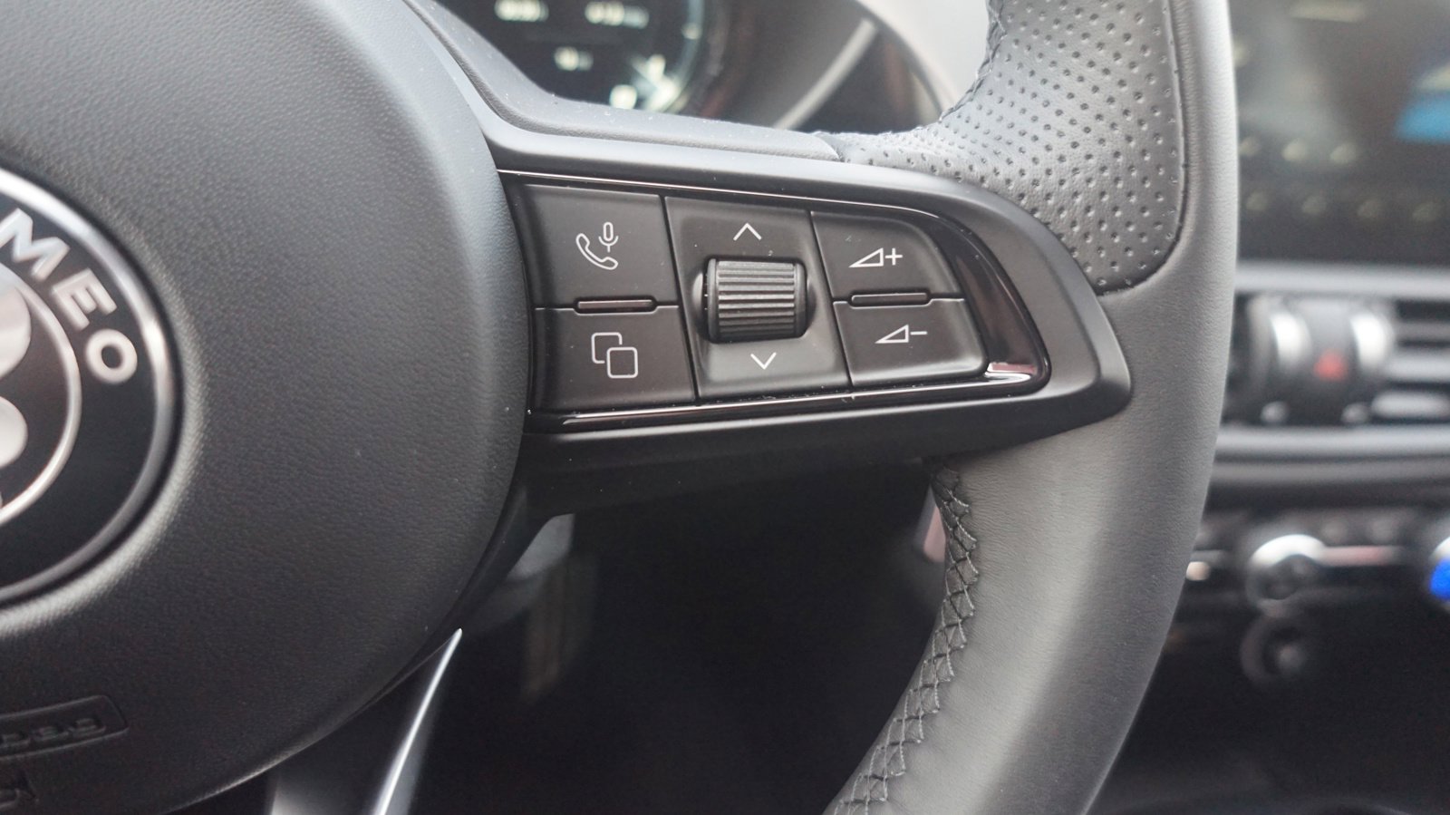 New 2024 Alfa Romeo Giulia Sprint image 19