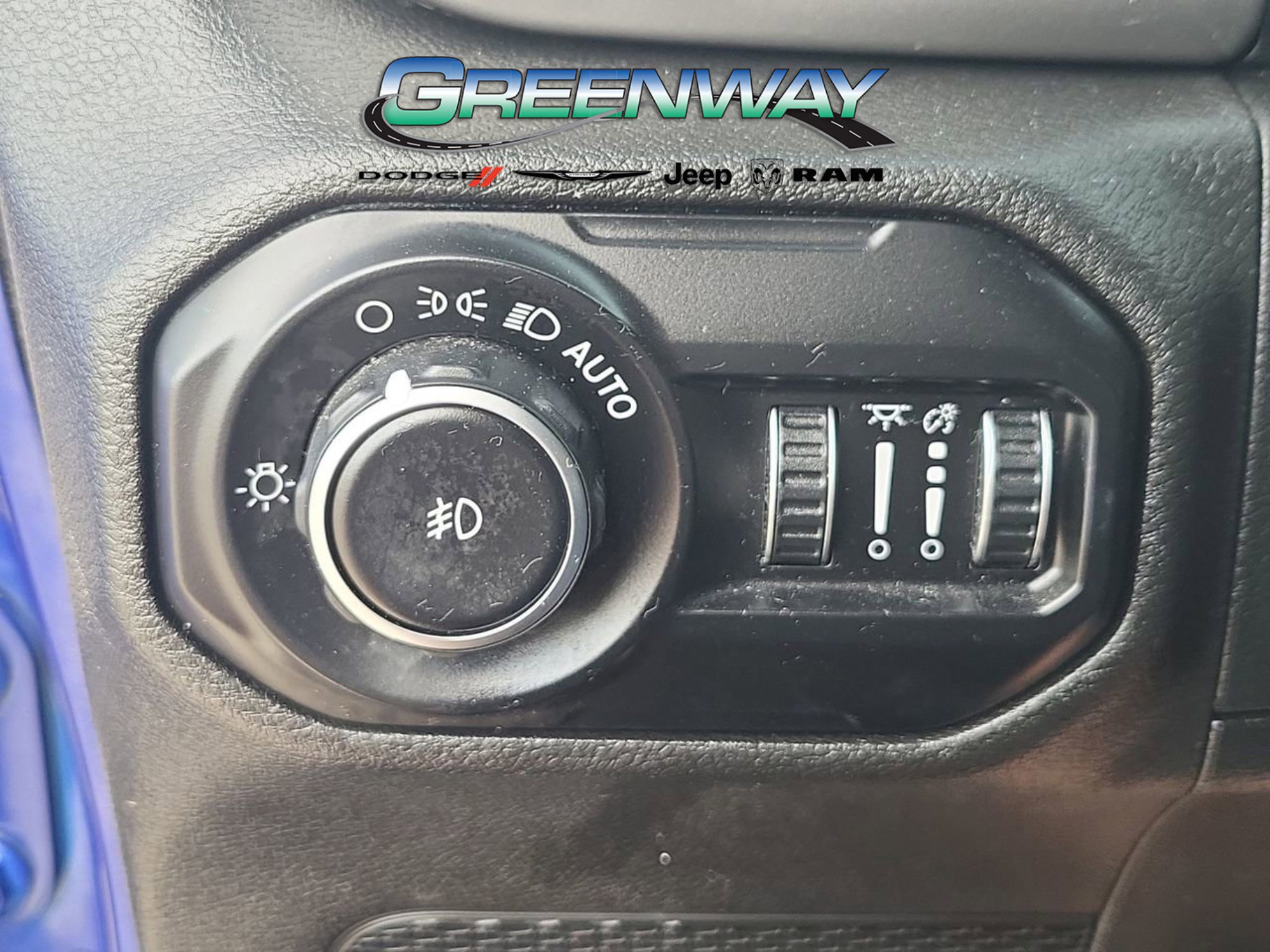 Used 2020 Jeep Wrangler Unlimited Sahara image 23