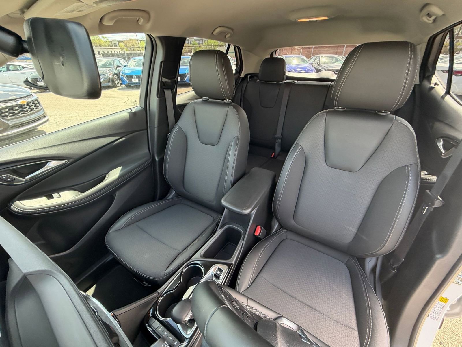 Used 2025 Buick Encore GX Preferred image 35