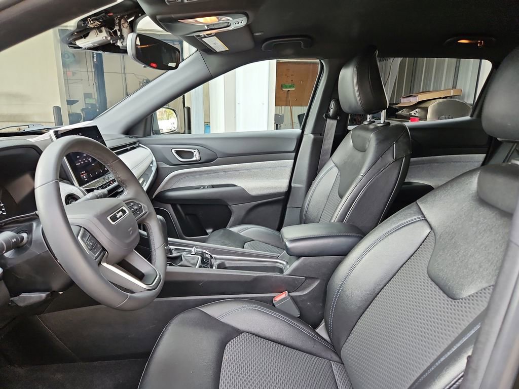 Used 2024 Jeep Compass Latitude image 19