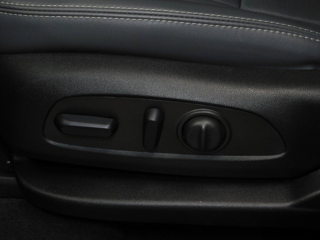 Used 2024 Buick Enclave Essence image 27