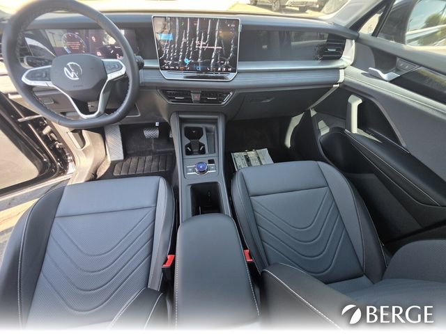 New 2025 Volkswagen Tiguan SE image 25