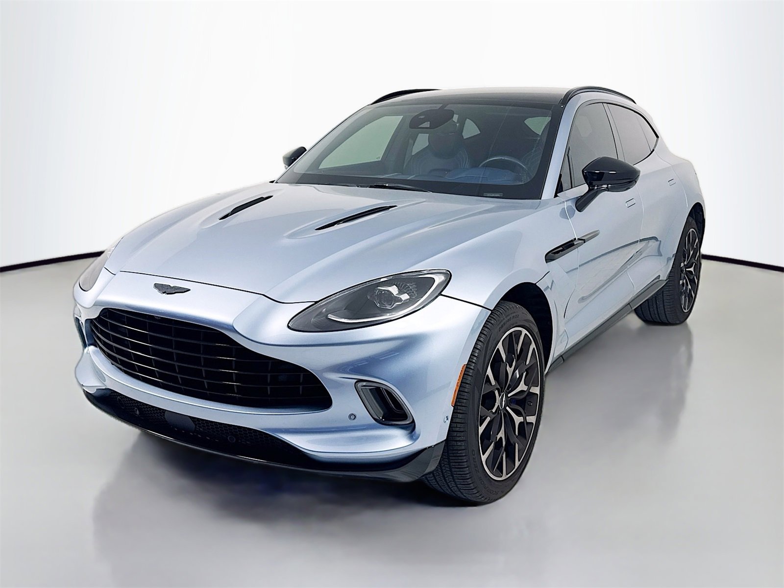 Used 2021 Aston Martin DBX image 3