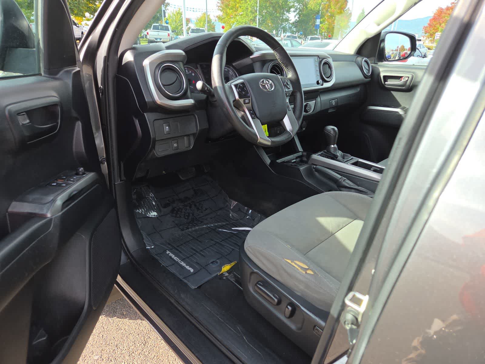 Used 2020 Toyota Tacoma SR5 w/ Blackout Package AWD/4WD image 10