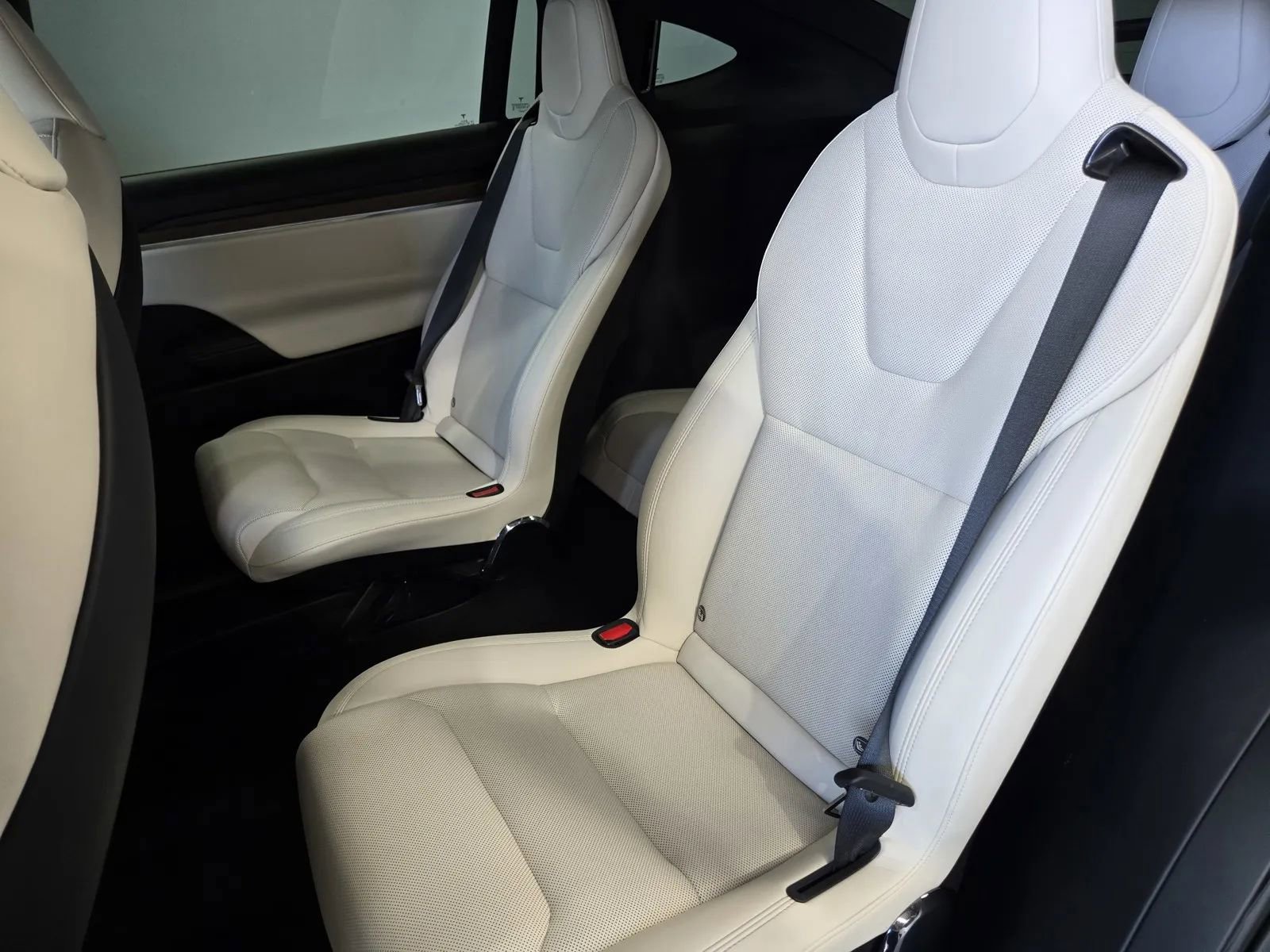 Used 2023 Tesla Model X image 11