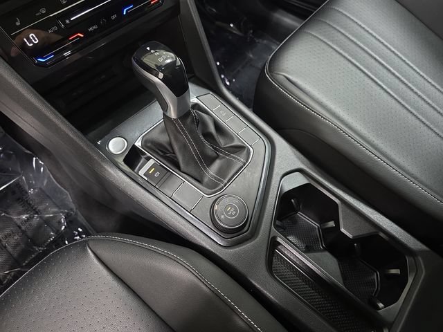 Used 2022 Volkswagen Tiguan SE AWD/4WD image 25