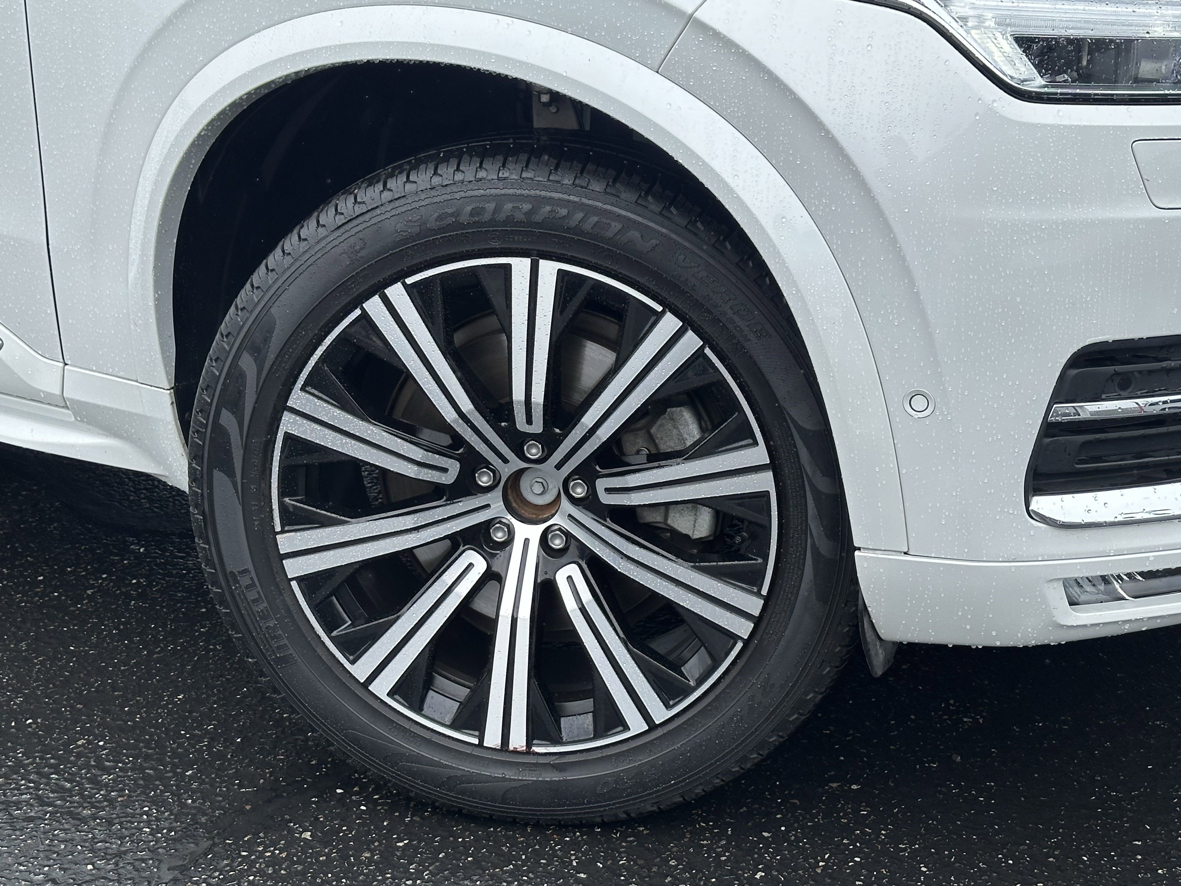 Used 2023 Volvo XC90 B5 Plus image 7