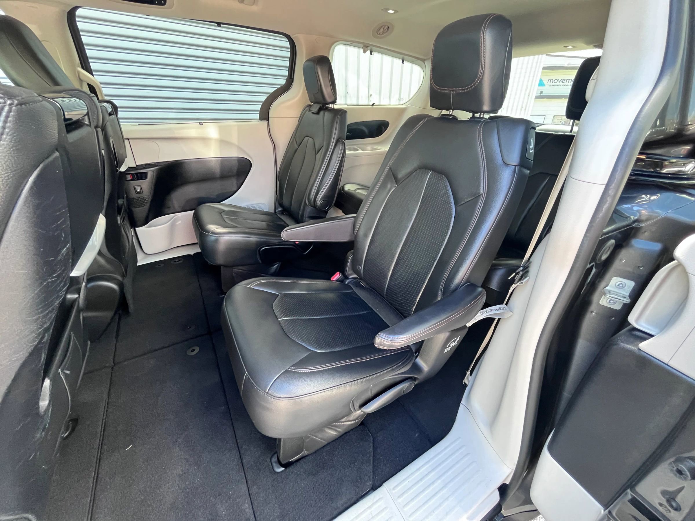 Used 2017 Chrysler Pacifica Touring-L Plus w/ Tire & Wheel Group FWD image 14